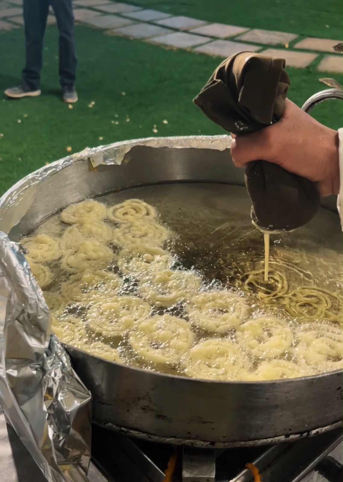 Live jalebi counter frying fresh jalebis at an event